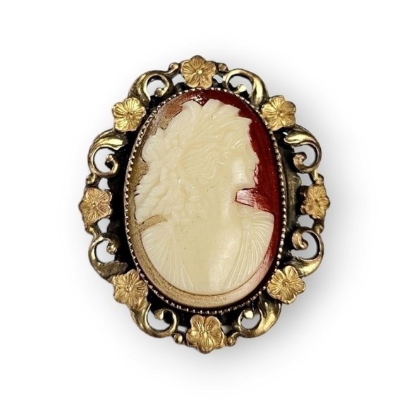 VINTAGE Cameo Brooch Pendant Ornate Flower Grecian Lady Resin Gold Plated Floral - Picture 1 of 11
